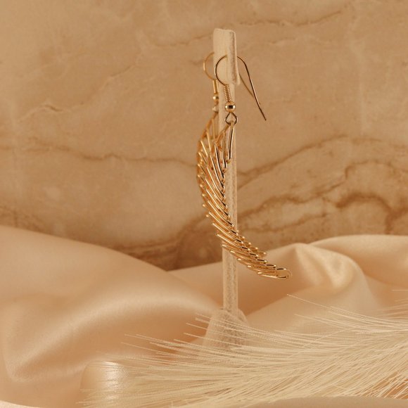 SOLD Vintage Gold Wire Dangle Earrings - Picture 7 of 10